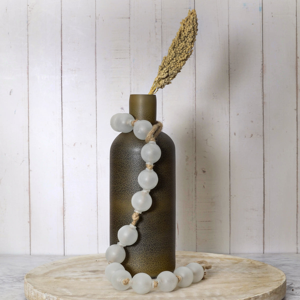 Riveria garland white