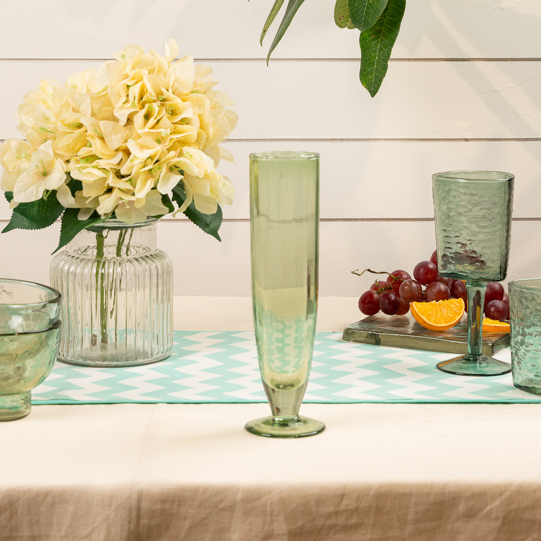 Nina tall wine glass green
