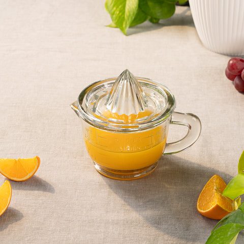 Lily citrus juicer