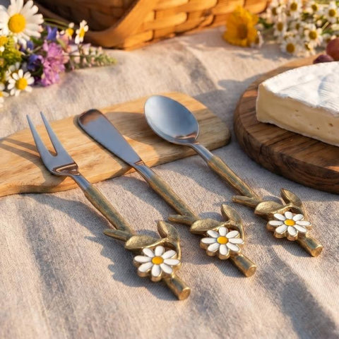 Silver Falls Daisy Cheese Set